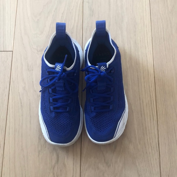 Curry Flow 8, size Y7 - Picture 2 of 10